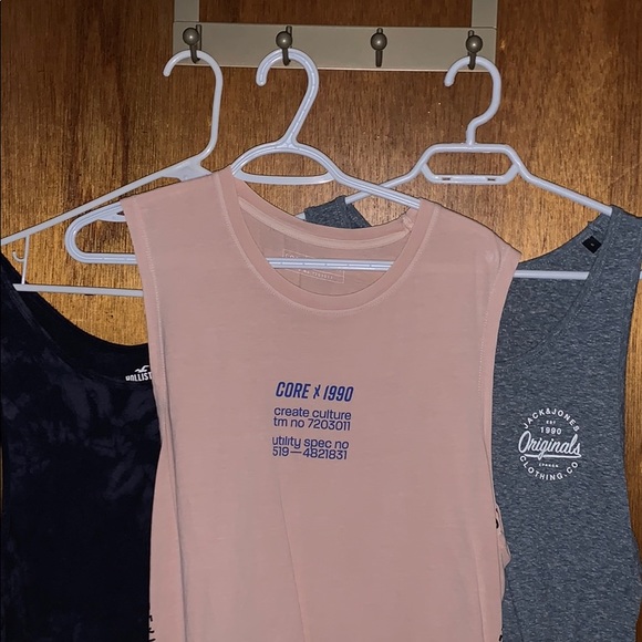 3 for 30$ tank top, or 10 each - Picture 1 of 4